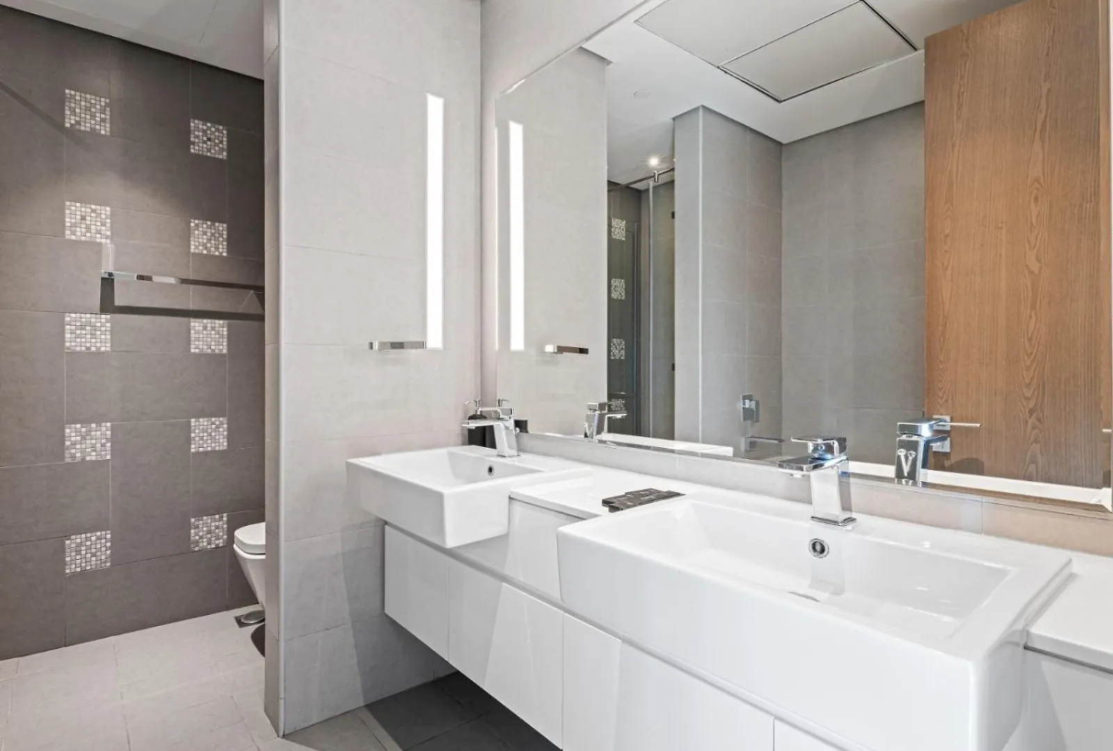 Apartment Chic City Escape - 2Br Plus Guest Room At Atria, Business Bay Dubai