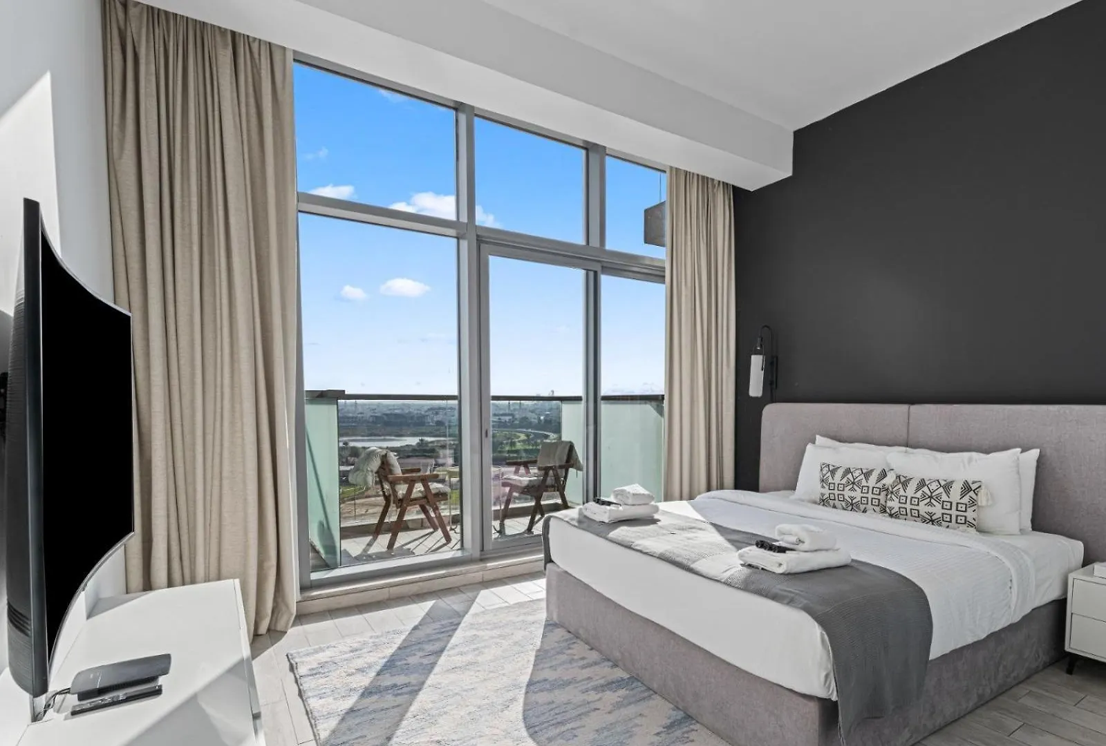Apartment Chic City Escape - 2Br Plus Guest Room At Atria, Business Bay Dubai United Arab Emirates