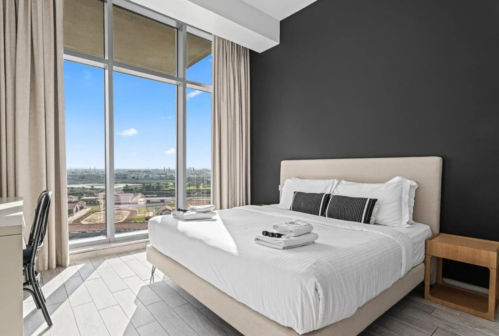 Chic City Escape - 2Br Plus Guest Room At Atria, Business Bay Dubai
