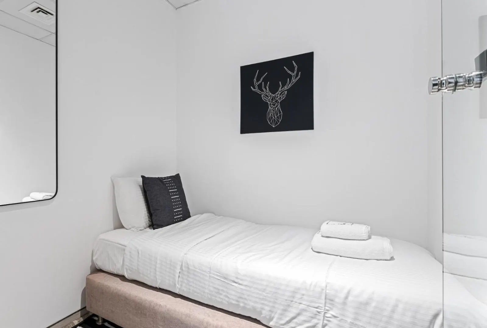 Chic City Escape - 2Br Plus Guest Room At Atria, Business Bay Dubai 0*,