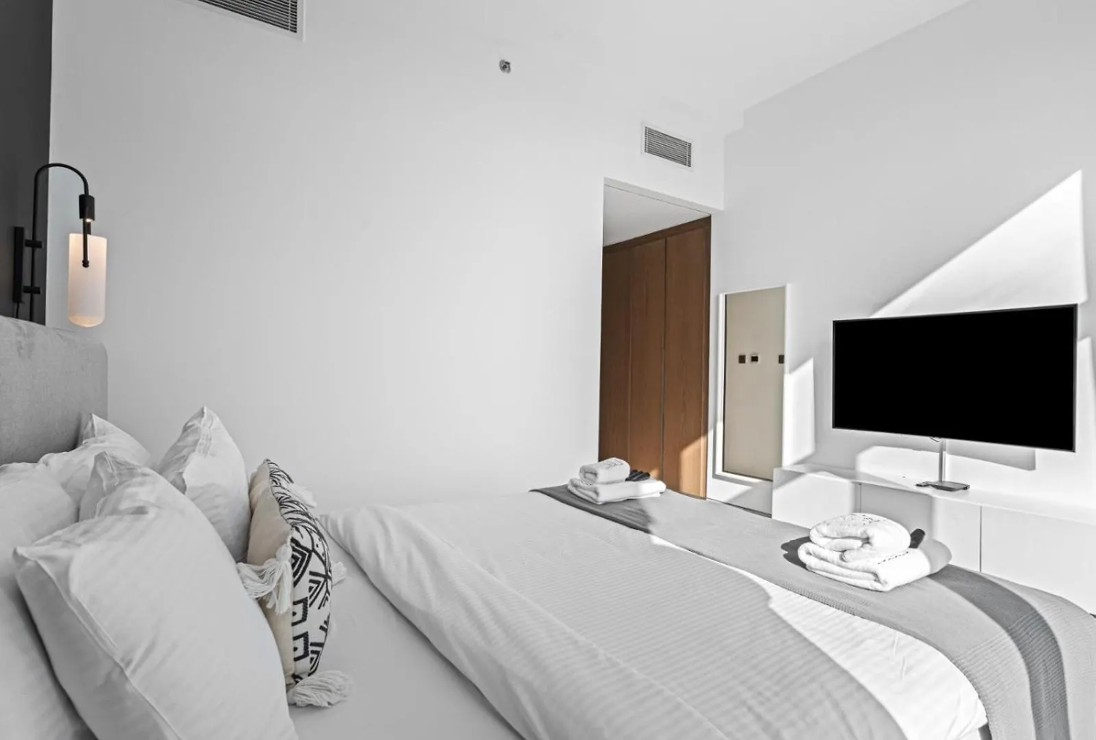 Apartment Chic City Escape - 2Br Plus Guest Room At Atria, Business Bay Dubai