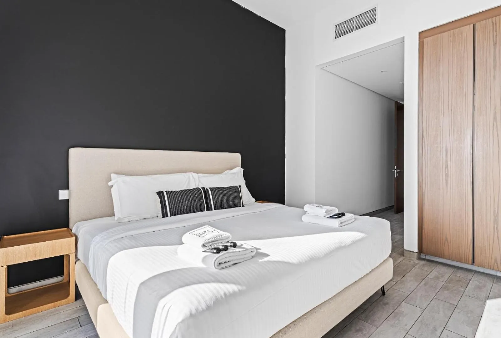 Apartment Chic City Escape - 2Br Plus Guest Room At Atria, Business Bay Dubai