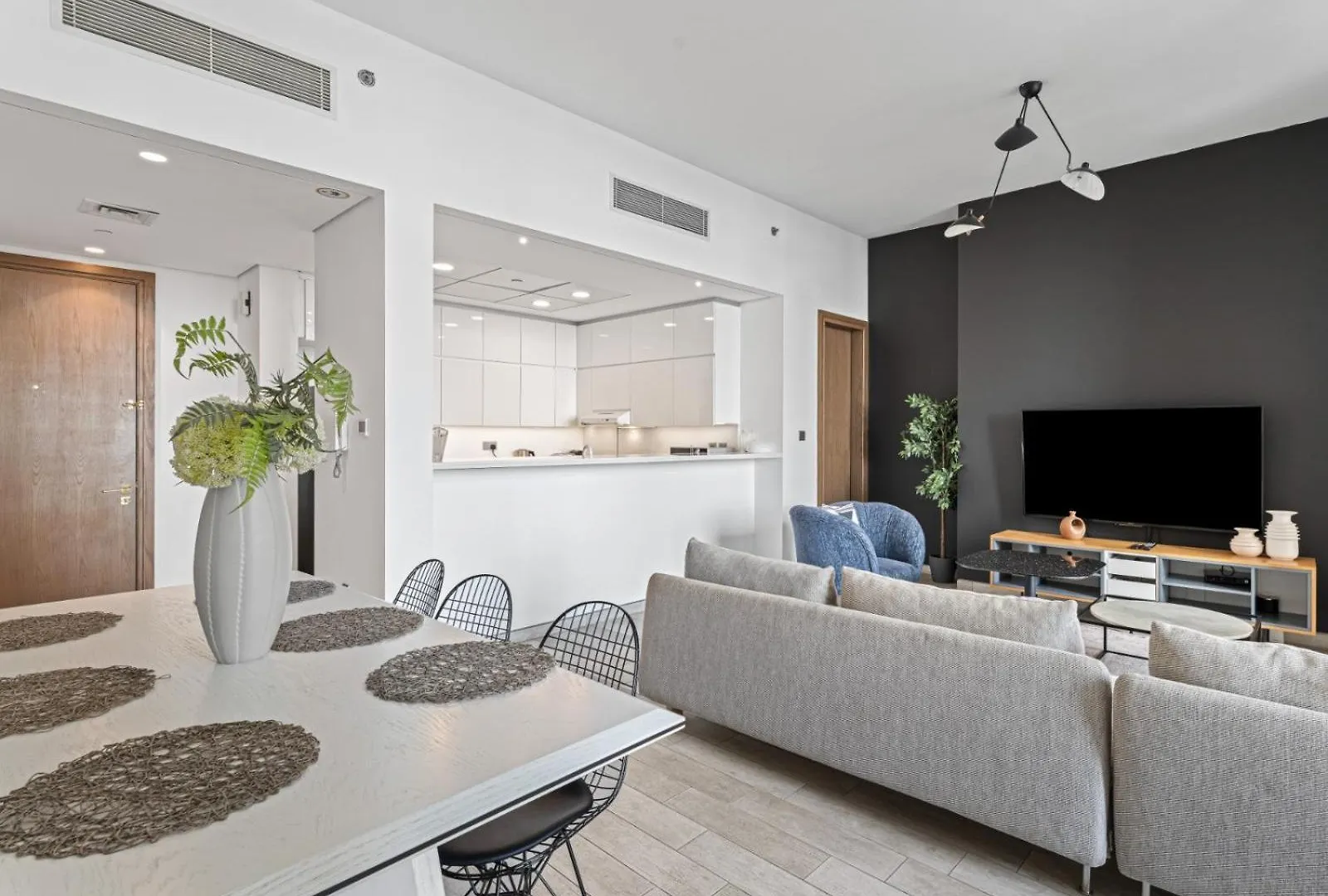 Chic City Escape - 2Br Plus Guest Room At Atria, Business Bay Dubai